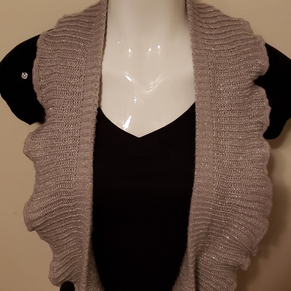 Fancy Ruffle Scarf - Picture 3 of 5